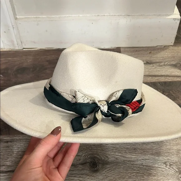 Source Unknown Cream Hat with Patterned Scarf - Picture 2 of 3